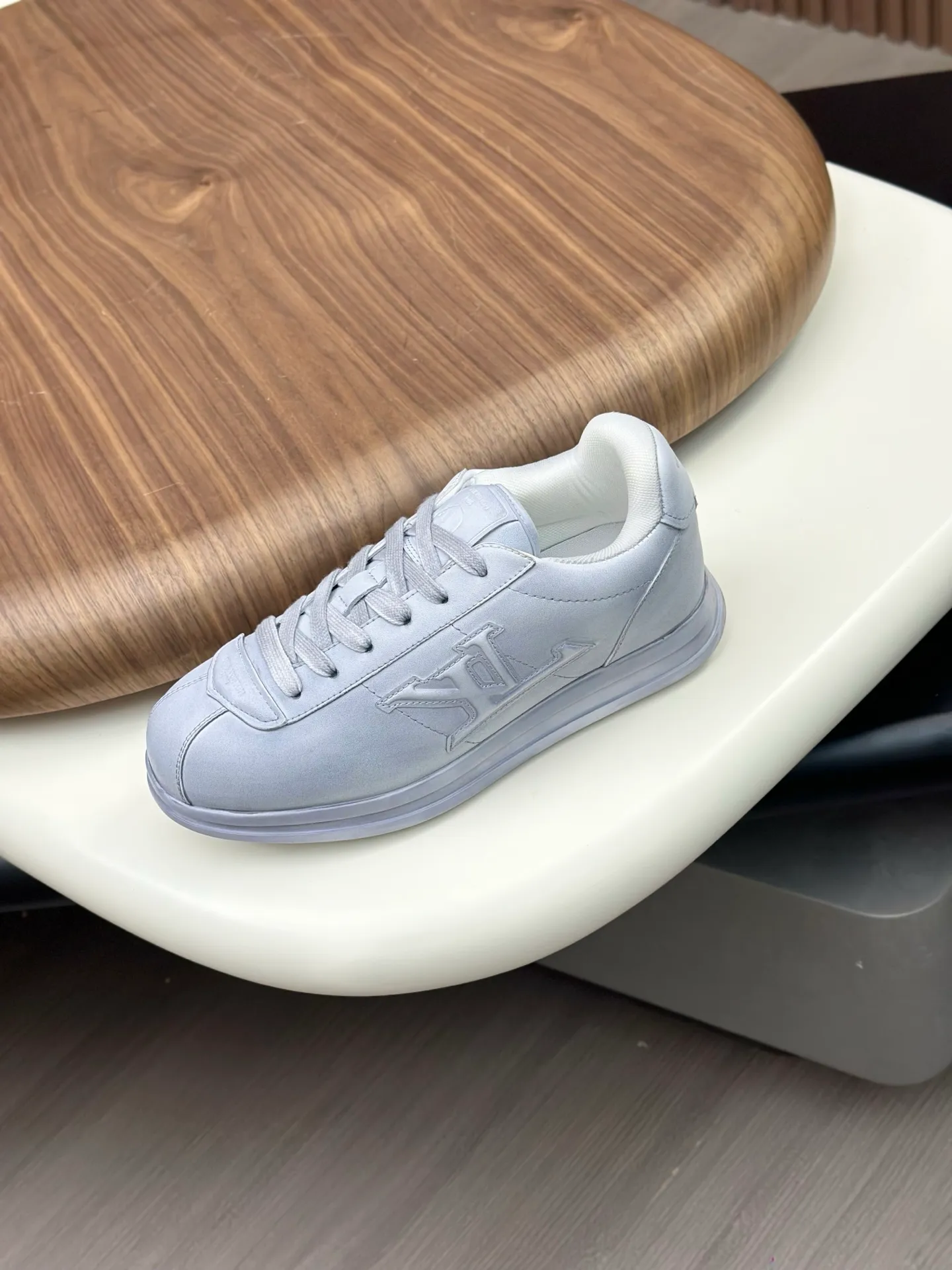 💰800💰Full package💰Top version Washed LV-Louis Vuitton-Classic catwalk new style 1:1 developed replica of the original version! ! The upper foot is very comfortable. It is made of luxurious materials, washed with fine workmanship, and the midsole is printed with English letters "Made in Europe." The upper is made of calfskin imported from Italy. The side is decorated with the brand's LOGO and signature. The latest latex foot pads and mesh lining make the foot feel super comfortable. The original two-color TPU combination outsole is specially provided by the original factory. Bag technology Goodyear stitched edges Fabric: Exclusive custom first-layer cowhide Accessories: Exclusive private model Vuitton logo, lining: Customized silk mesh lining - first-layer silk cowhide lining Outsole: TPU combination outsole wear-resistant, non-slip and anti-yellowing Foot pads: new latex pads-mesh sweat-absorbent Counter technology: fully computerized sewing machine wire drawing Toe box back cover Hot and cold shaping Full set of pull-top last with medium and low logo pattern Counter packaging - Shoelaces, certificates, cards, instructions, certificates of quality, dust bags, the most comprehensive packaging on the Internet, men's sizes 39-44 (38/45 custom-made, non-refundable!
